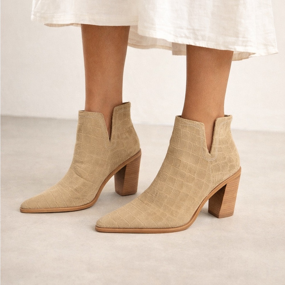 Vince Camuto Tan Croc Embossed Suede Ankle Boots Size 8.5